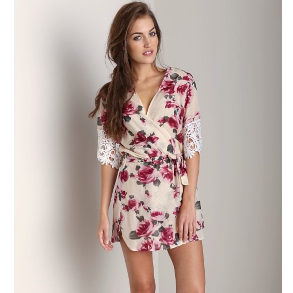 Stone Cold Fox Silk Robe Lace Trim Rose Print XS/S